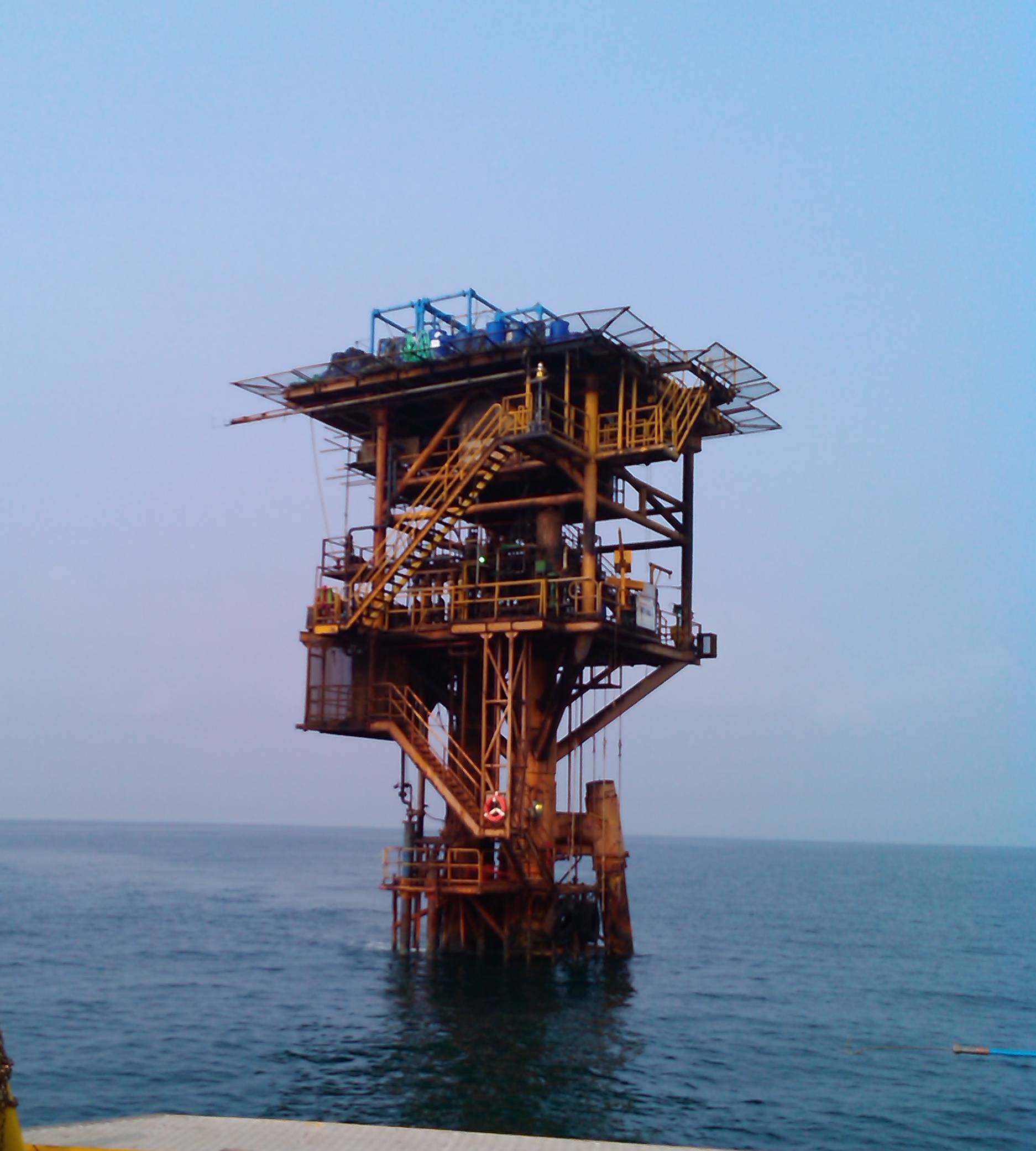 中海油印尼采油平台油田回注水处理